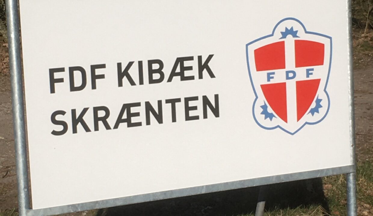 Skilt ved Skrænten.