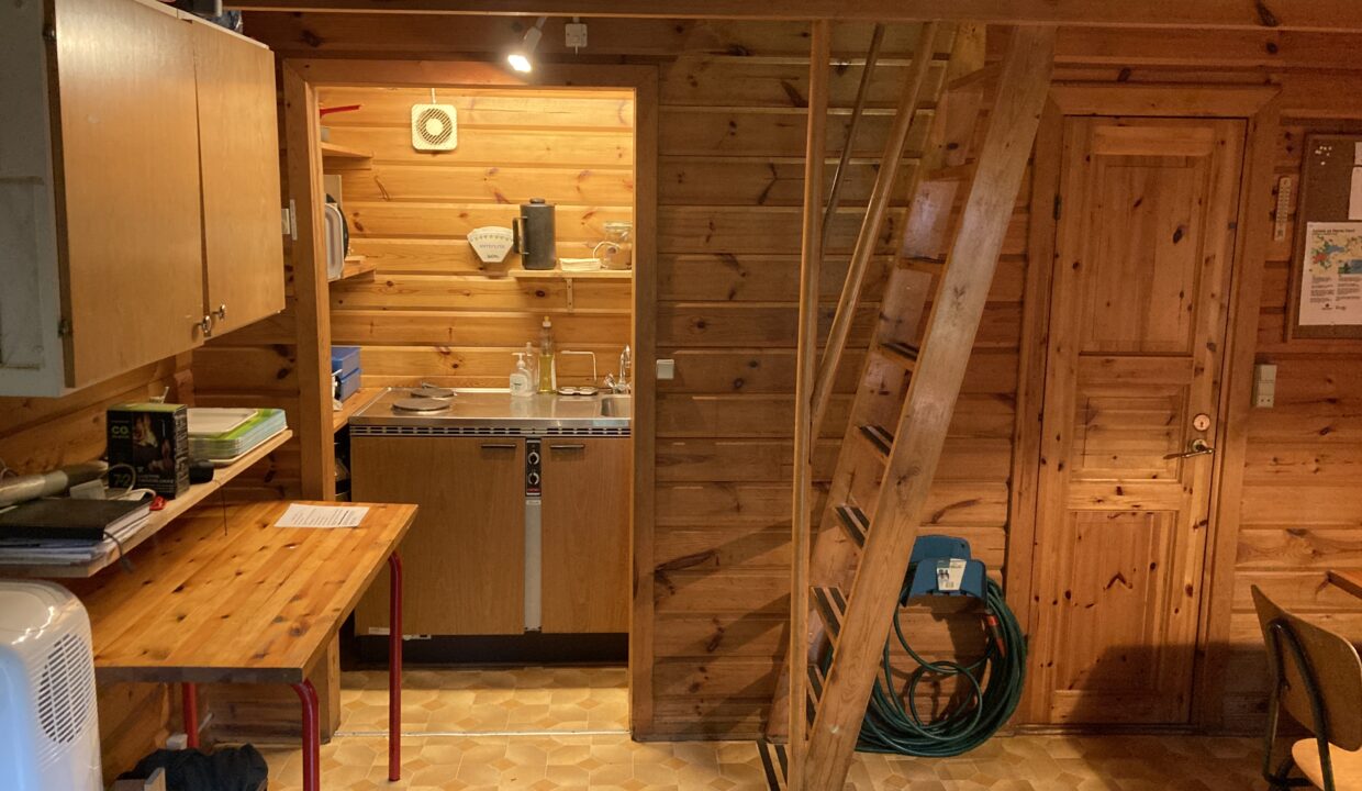 84E10C90-7E84-439C-BDAF-DB983D6F780F