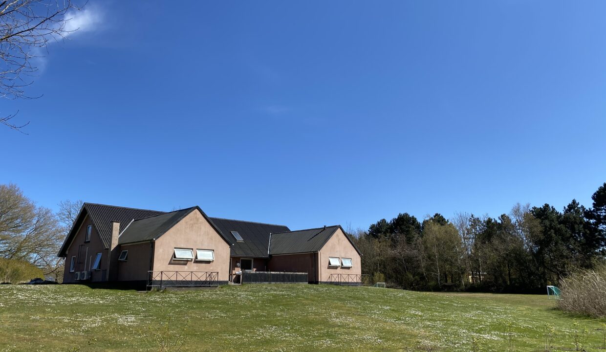 E3801F03-5052-4B1C-8845-548945447BD2