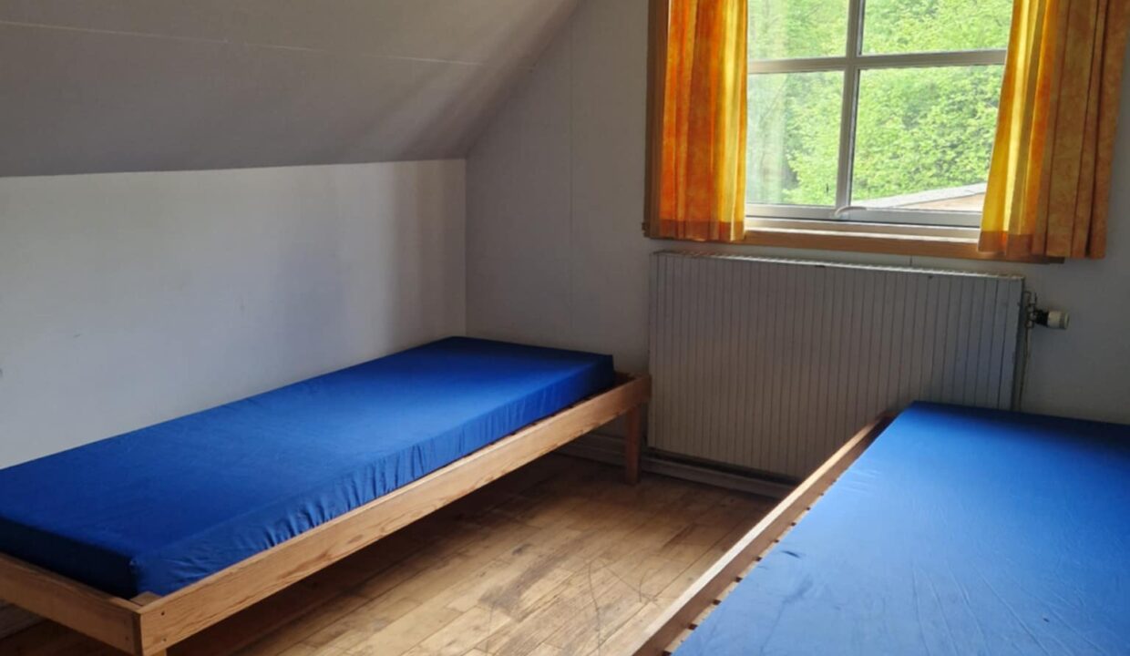 9f06a937-30a1-475e-b66d-ba9824b6f6a0