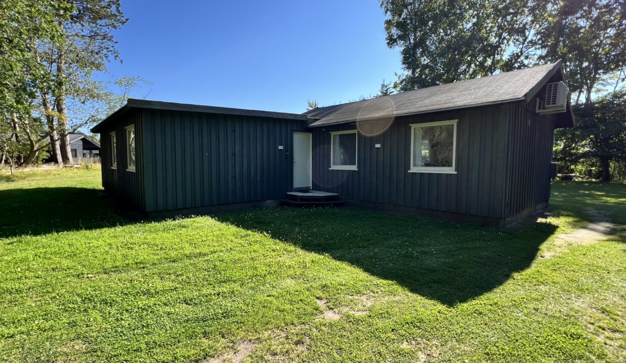 Hytten set fra P-pladsen