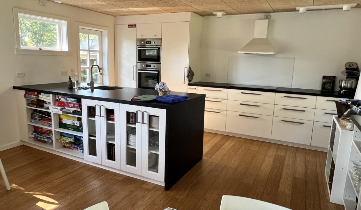 Køkken set fra kaffemaskine