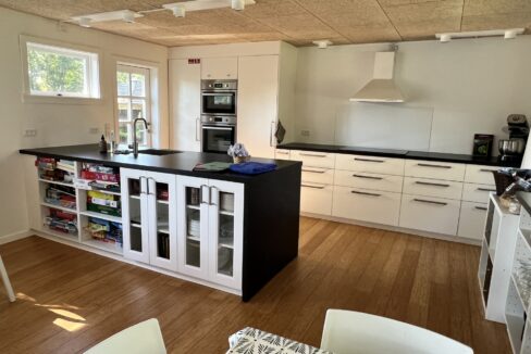 Køkken set fra kaffemaskine