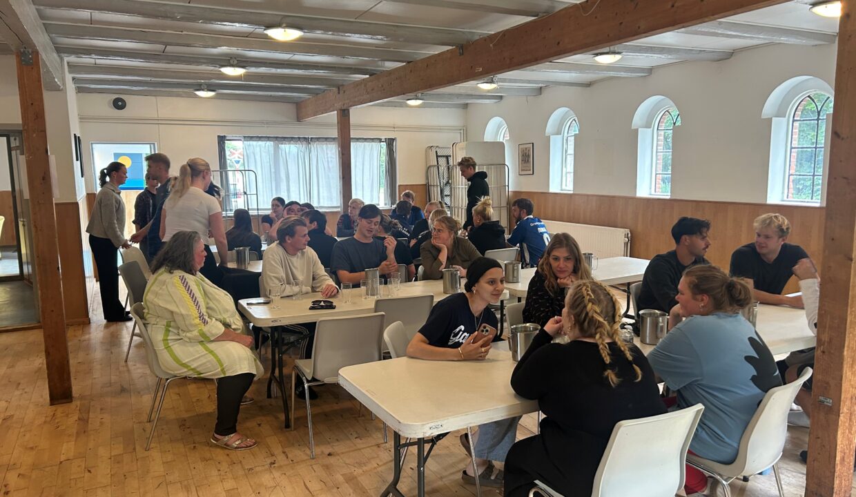 Spisesal med folk